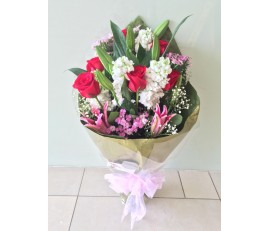 F43 TIGER LILIES WITH 6 RED ROSES BOUQUET